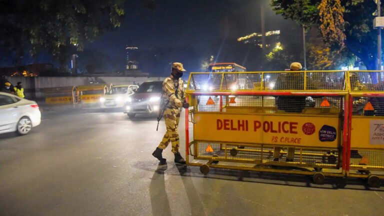 delhi news: दिल्ली में आज से खत्म हुआ night curfew, जानिए और किन पाबंदियों से मिला दिल्ली वासियों को छुटकारा