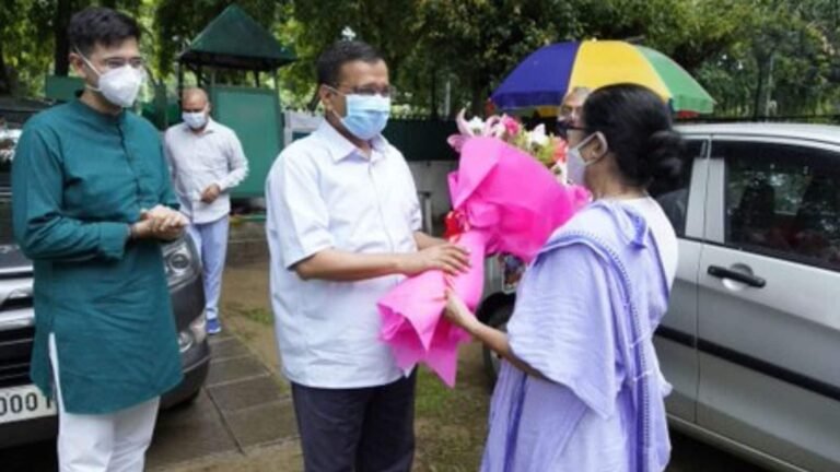 बंगाल की मुख्यमंत्री ममता बनर्जी से दिल्ली में मिले सीएम अरविंद केजरीवाल, जानें दोनों के बीच क्या हुई बातचीत