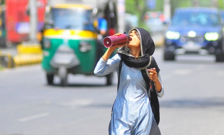 Delhi Weather: 39 डिग्री तक जा सकता है दिल्ली का बारिश, हल्की बूंदाबांदी दिला सकती है गर्मी से राहत