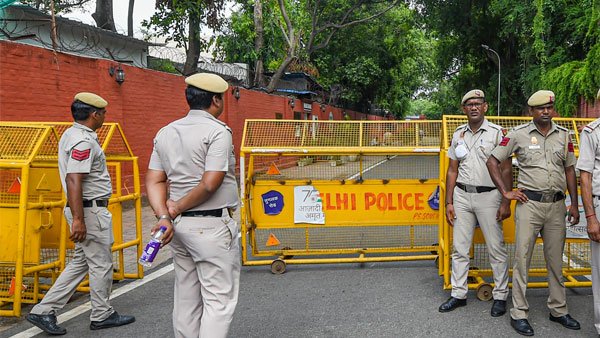 स्कूलों में बम होने की धमकी वाले झूठे संदेशों पर विश्वास न करें: दिल्ली पुलिस