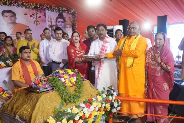 माता-पिता की सेवा और भगवान का स्मरण न करने के कारण ही नीले ड्रम में भरे जा रहे हैं युवा: आचार्य शांतनु जी महाराज