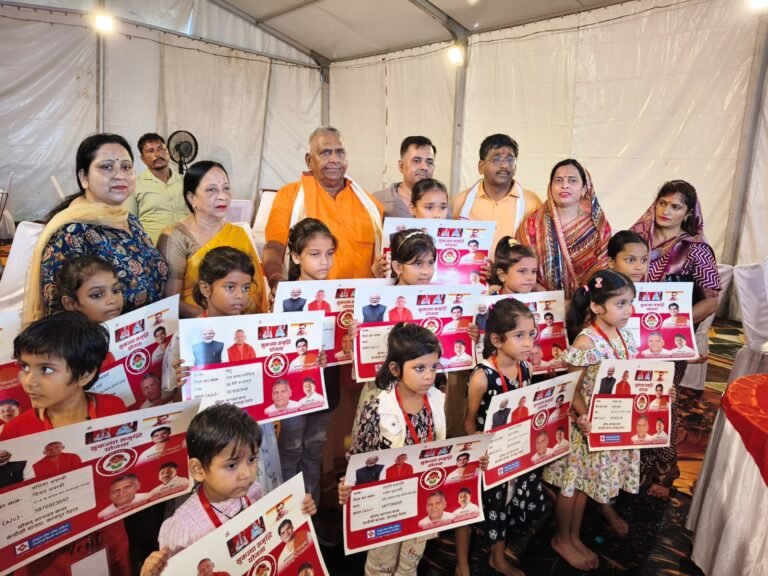 कानपुर देहात में भागवत कथा का समापन, उपराज्यपाल मनोज सिन्हा ने बांटी सुकन्या योजना की पासबुक