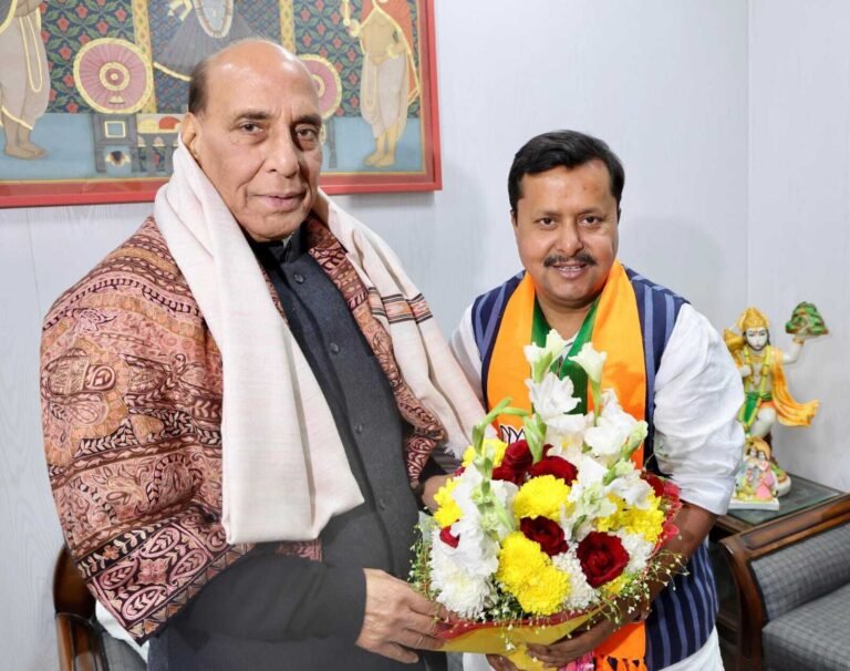 भाजपा कार्यकारी अध्यक्ष का पदभार ग्रहण करने के बाद नेताओं-कार्यकर्ताओं से मिले नवीन